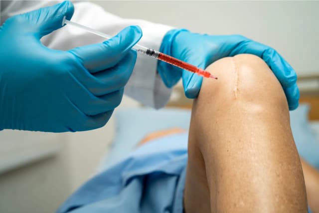 Jak długo boli kolano po kwasie hialuronowym? Oczekiwania i porady Jak długo boli kolano po kwasie hialuronowym? Oczekiwania i porady
